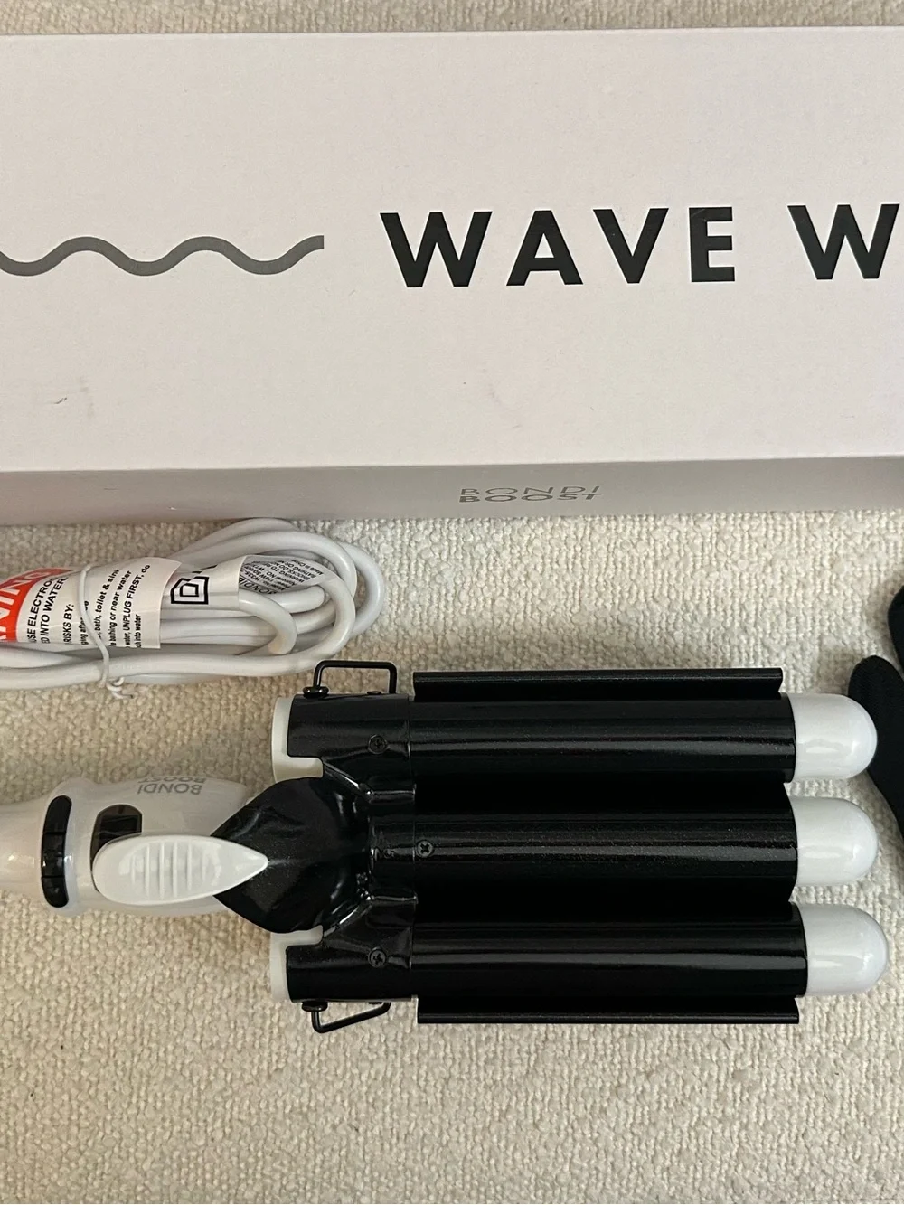 Bondi Boost Wave Wand Triple Barrel Hair Waver - Black & White
